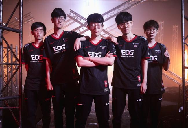 还是抱团争 还是抱团争