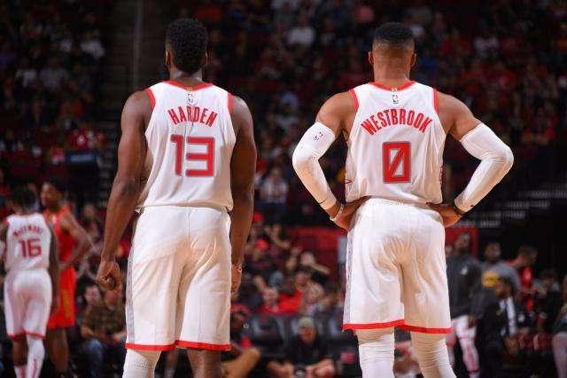 前压与边路 前压与边路